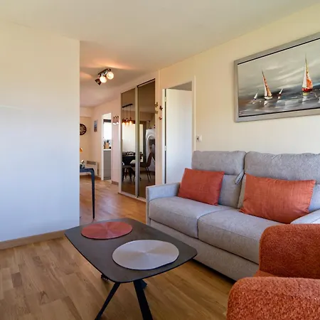 Souvenirs De - à 300 M De La Apartamento